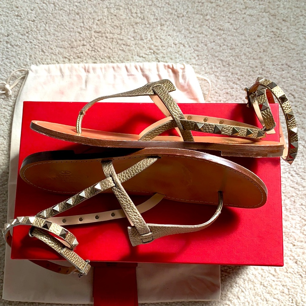 One Day Sale. VALENTINO rockstud metallic “Alce” thong sandal